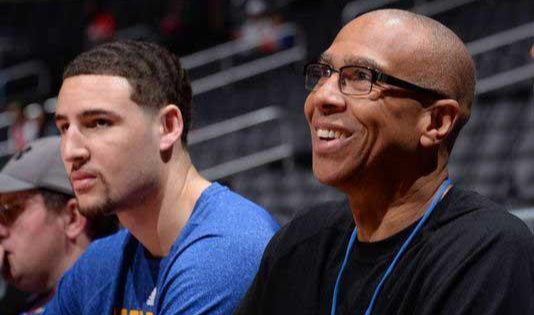 动与泳池时 动与泳池时